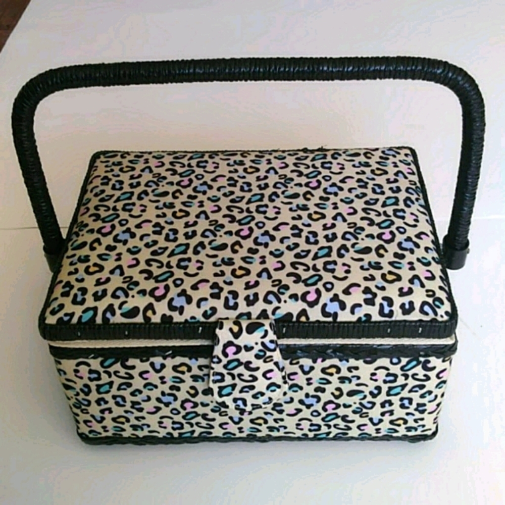 NWT Dongzheng Craft animal print sewing box